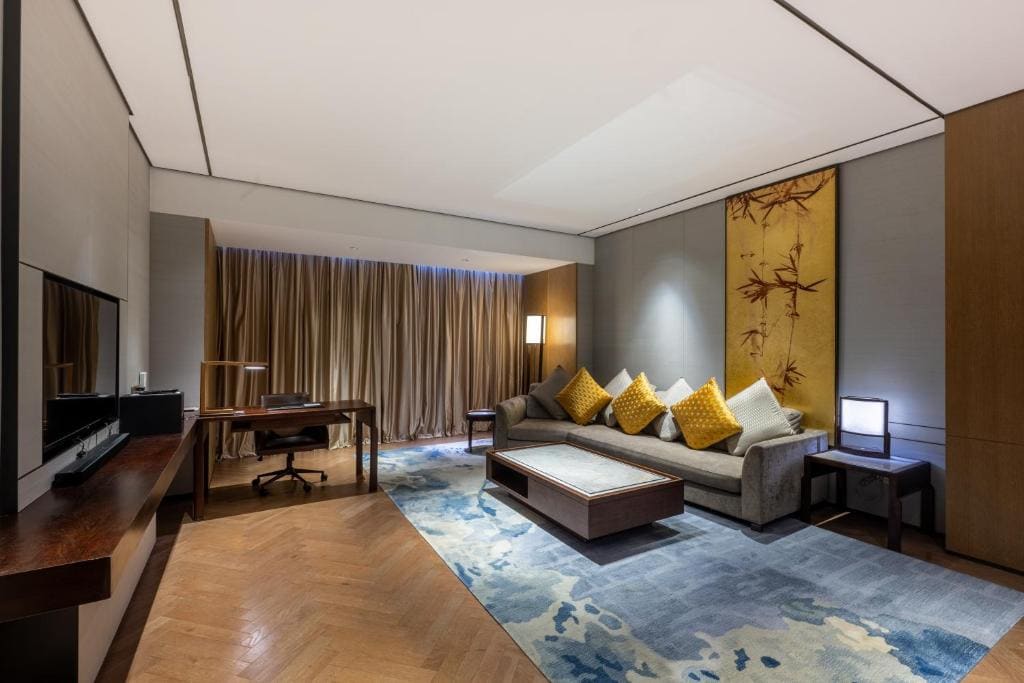Club Suite room - Image 3