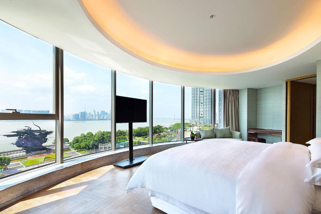 Club Suite room - Image 1