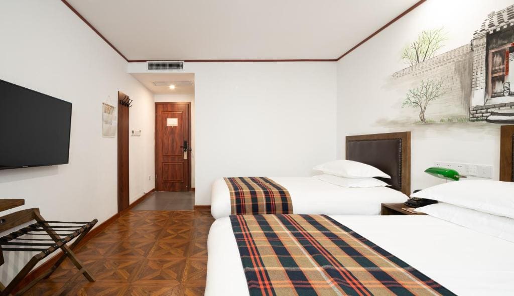 Standard Family Room room - Image 3
