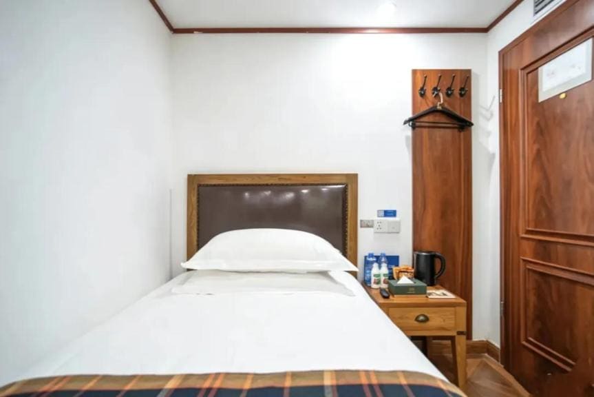 Standard Family Room room - Image 1