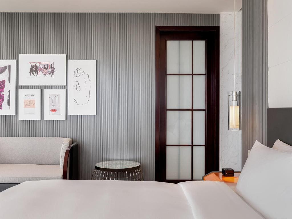 Prestige Suite, 1 King Bed, Ocean View room - Image 1