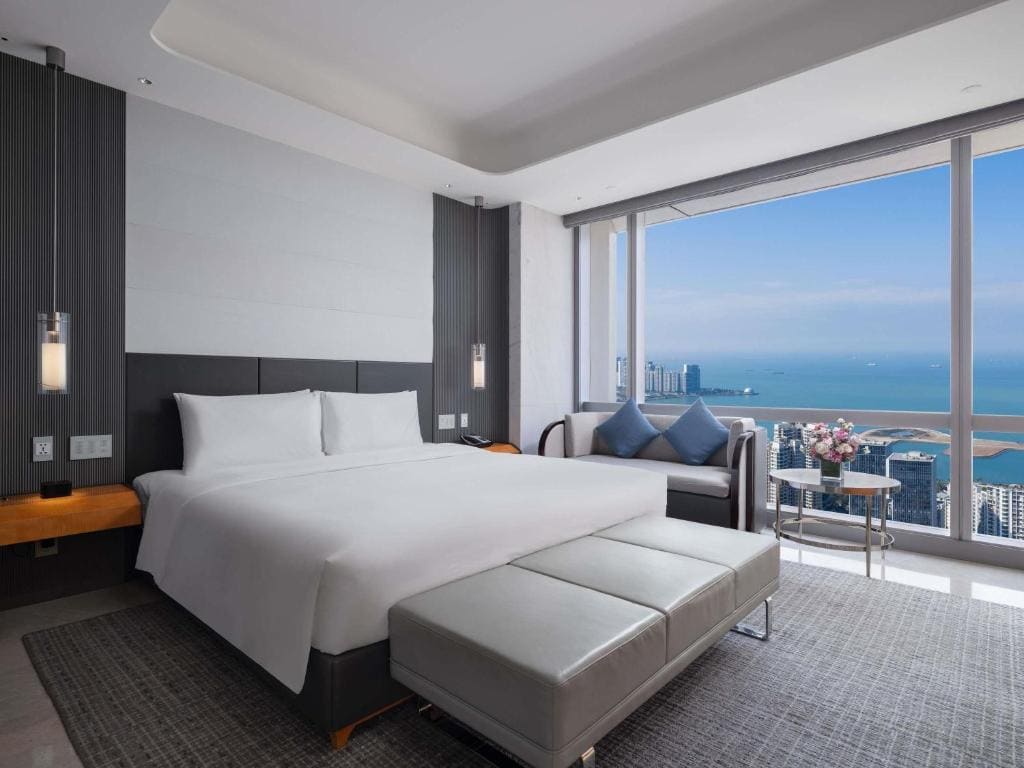 Junior Suite, 1 King Bed, Ocean View room - Image 1
