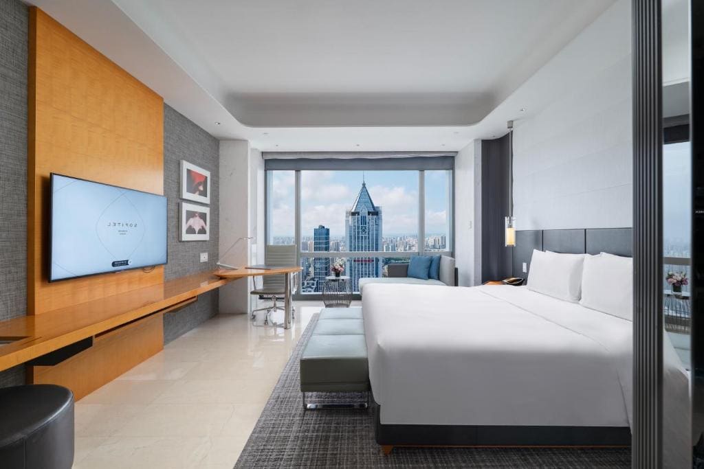 Luxury Club Room, 1 King Bed, City View room - Image 2