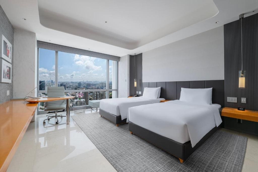 Luxury Club Room, Twin Beds, City View room - Image 2