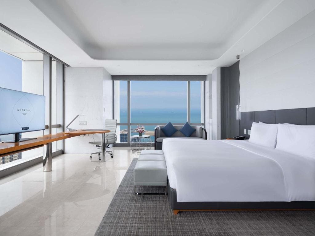 Luxury Magnifique Room, 1 King Bed, Ocean View room - Image 1