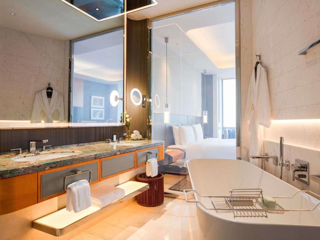 Luxury Room,1 King Bed,City View room - Image 3