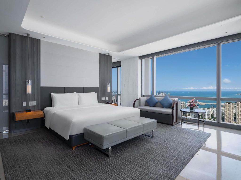 Prestige Suite, 1 King Bed, Ocean View room - Image 2