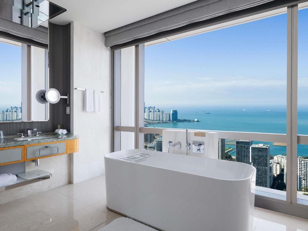 Prestige Suite, 1 King Bed, Ocean View room - Image 3
