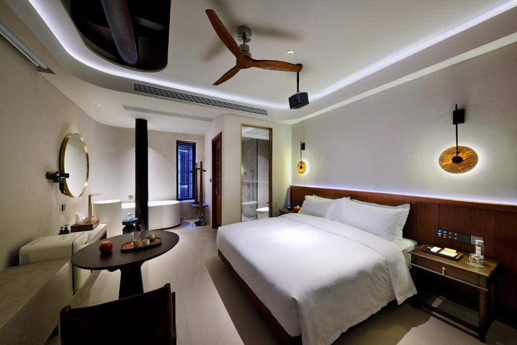 Queen Room with Garden View room - Image 2