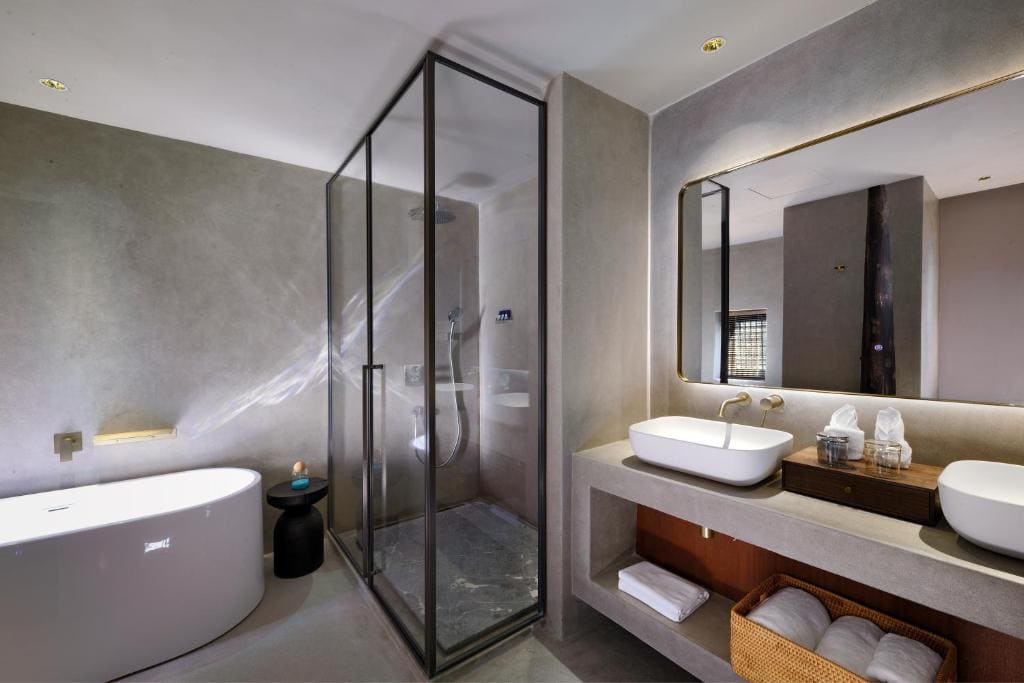 Superior Twin Room room - Image 3
