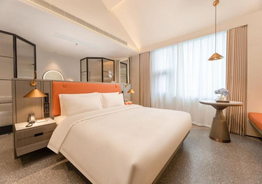 Deluxe Double Room with Bath room - Image 2