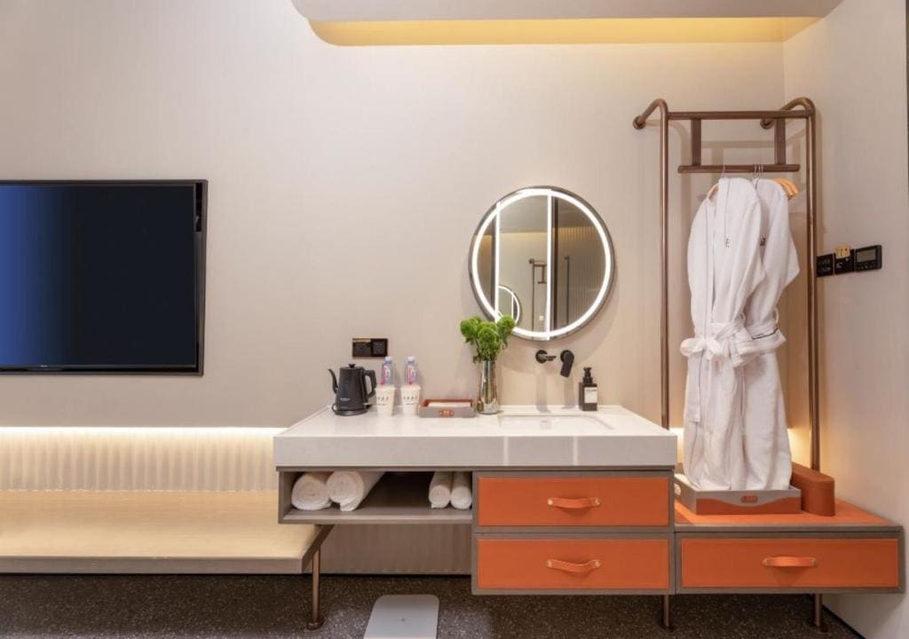 Deluxe King Room room - Image 1