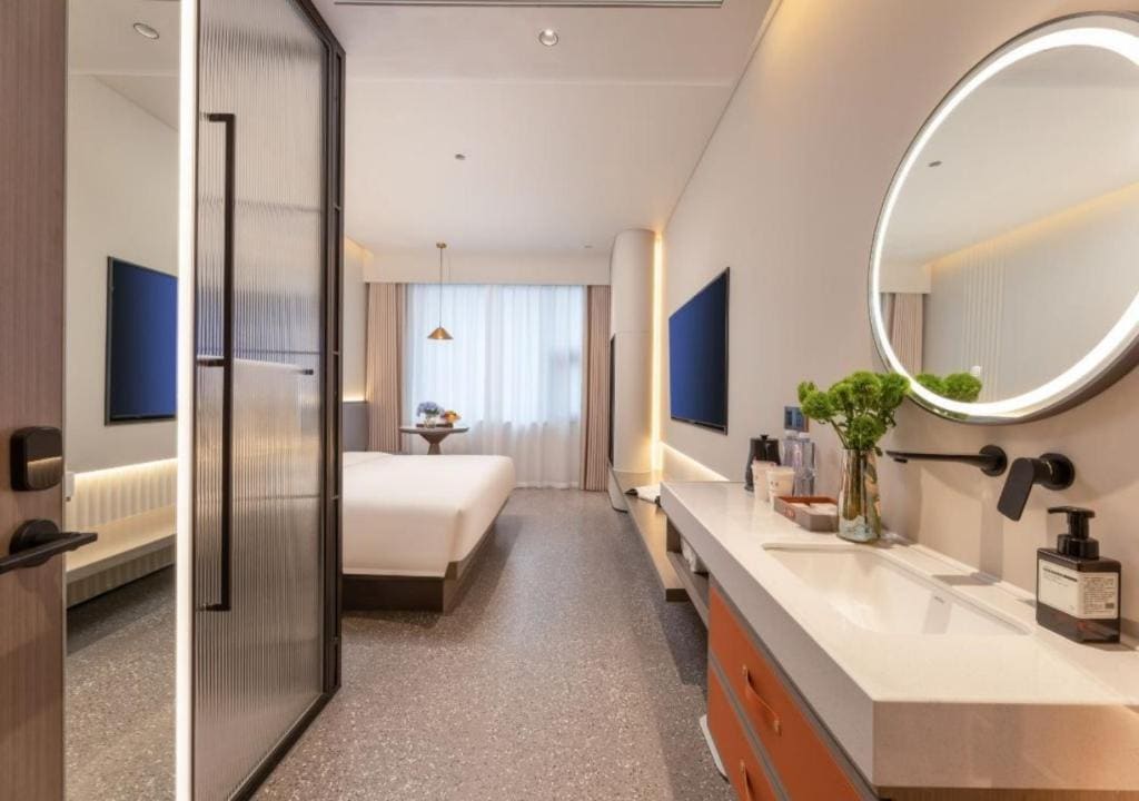 Deluxe King Room room - Image 2