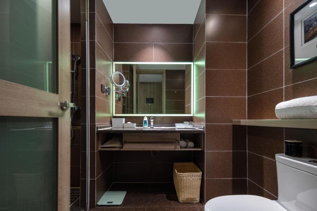 Jimu Twin Room with Lake View room - Image 1