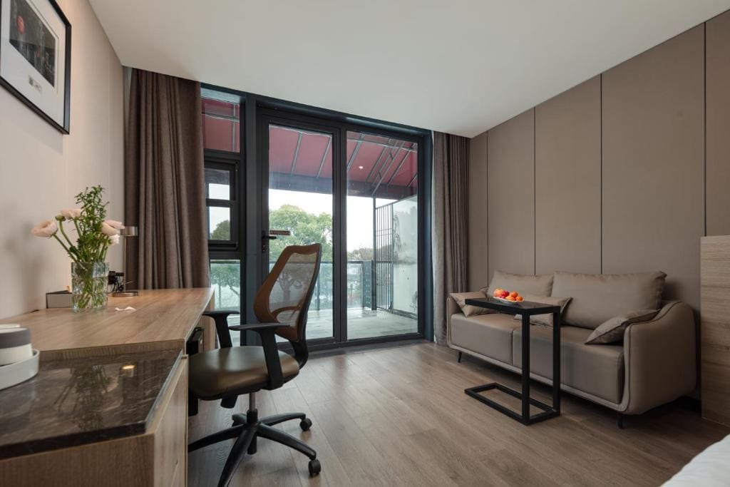 Jimu Twin Room with Lake View room - Image 2