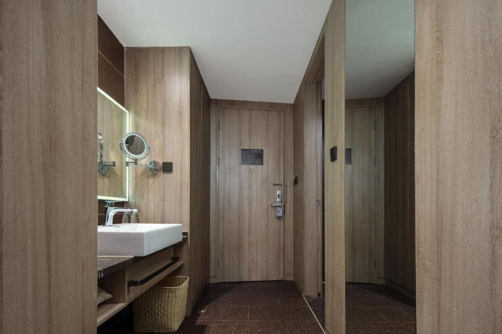 Superior Twin Room room - Image 3