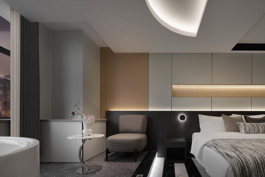 Deluxe Double Room with Bath room - Image 3