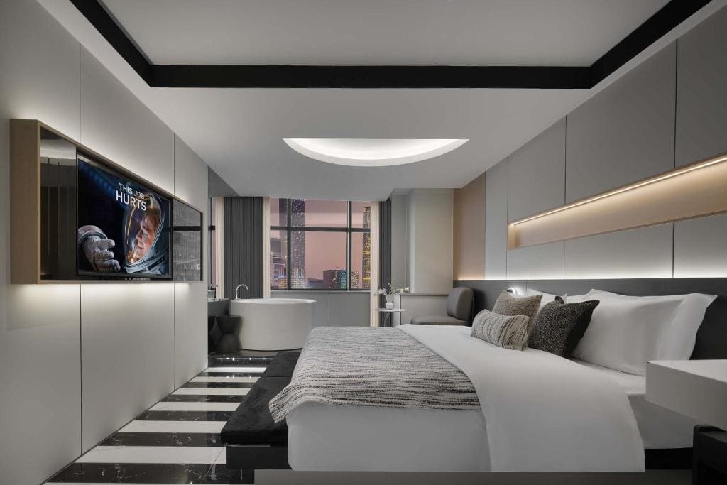 Deluxe Double Room with Bath room - Image 2