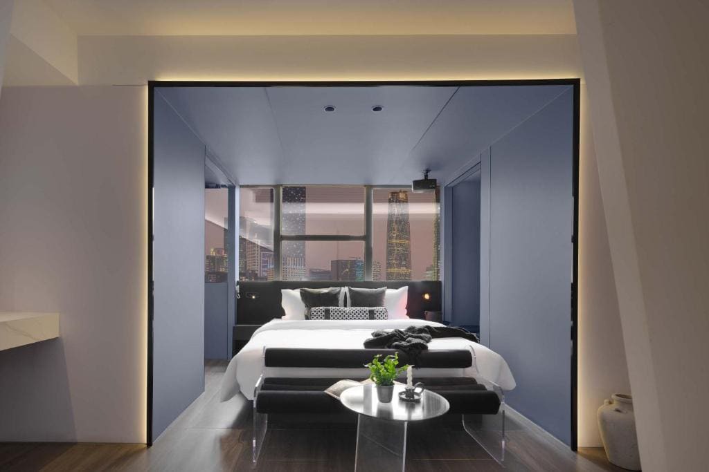 Queen Room with Spa Bath room - Image 1