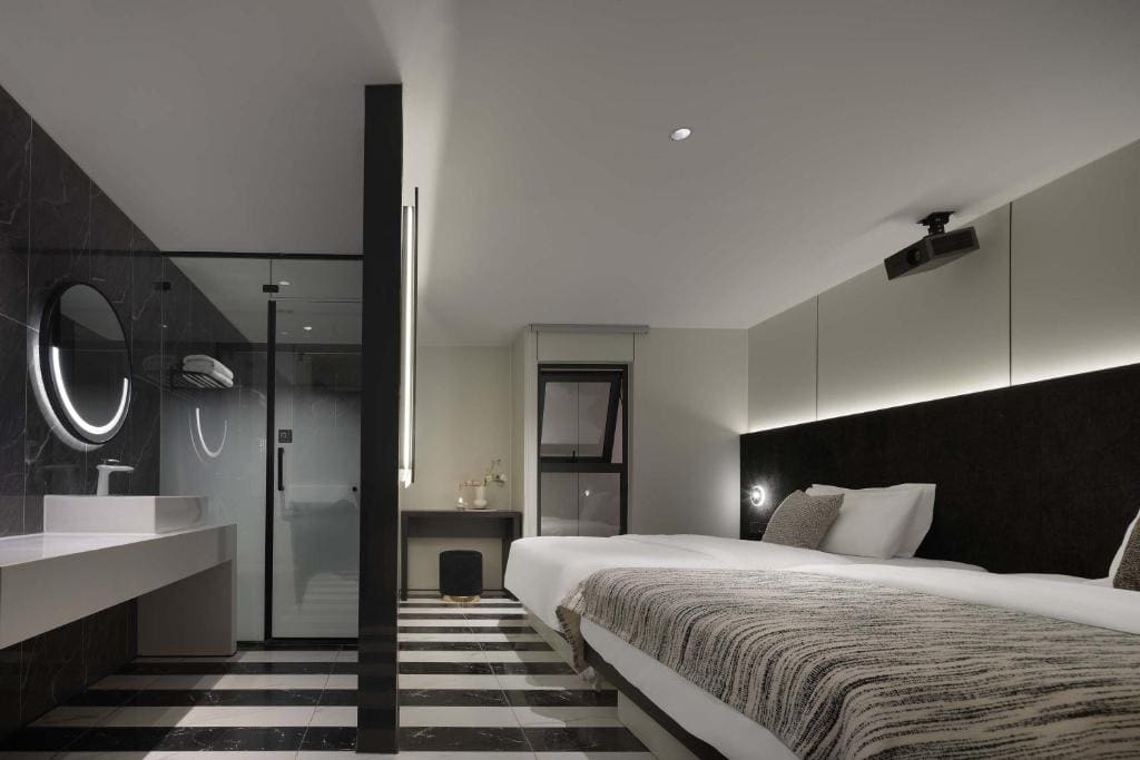 Standard Twin Room room - Image 3