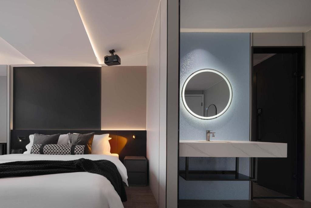 Superior Queen Room room - Image 3