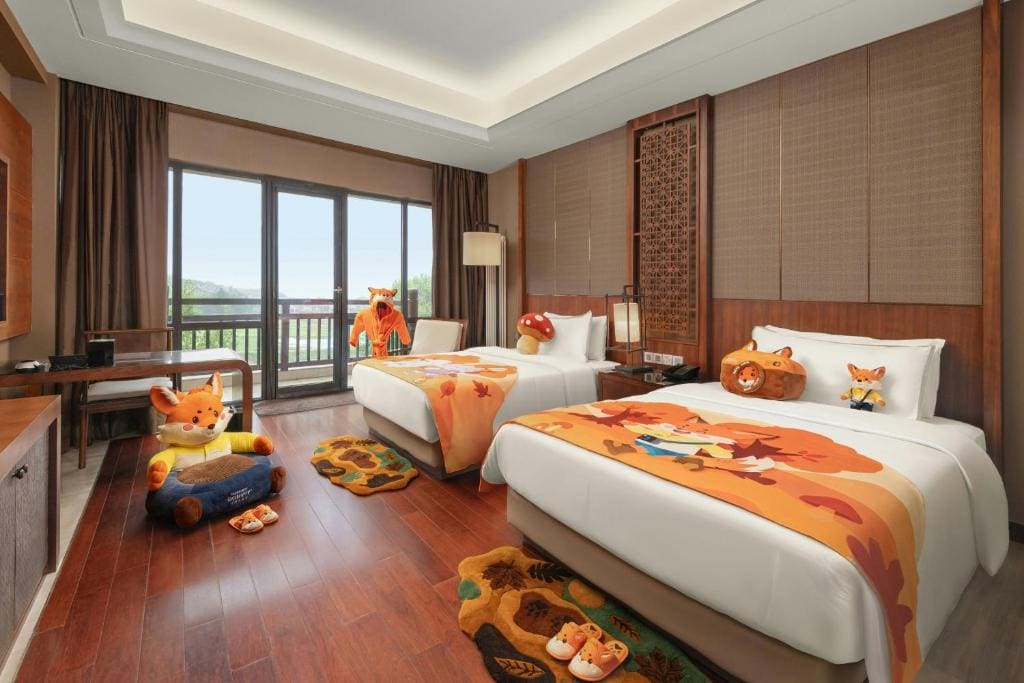 Executive One-Bedroom Vice Presidential Suite - Lounge Access room - Image 2