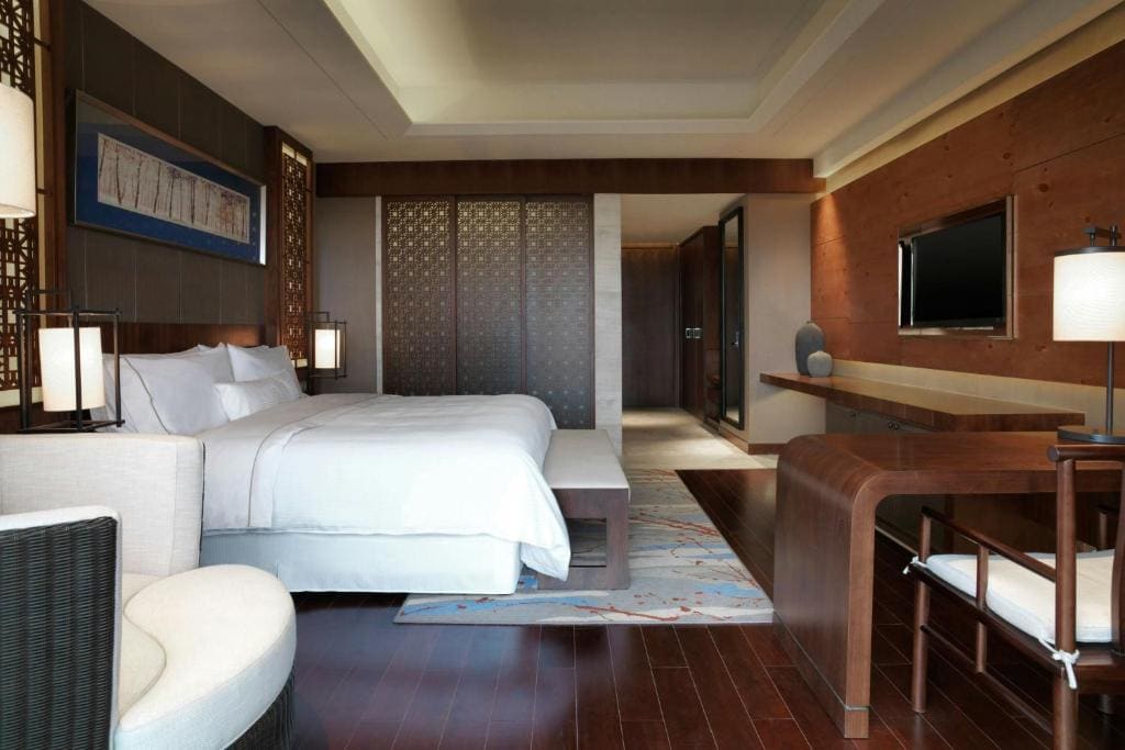 Guest room, 1 King, Resort view room - Image 2