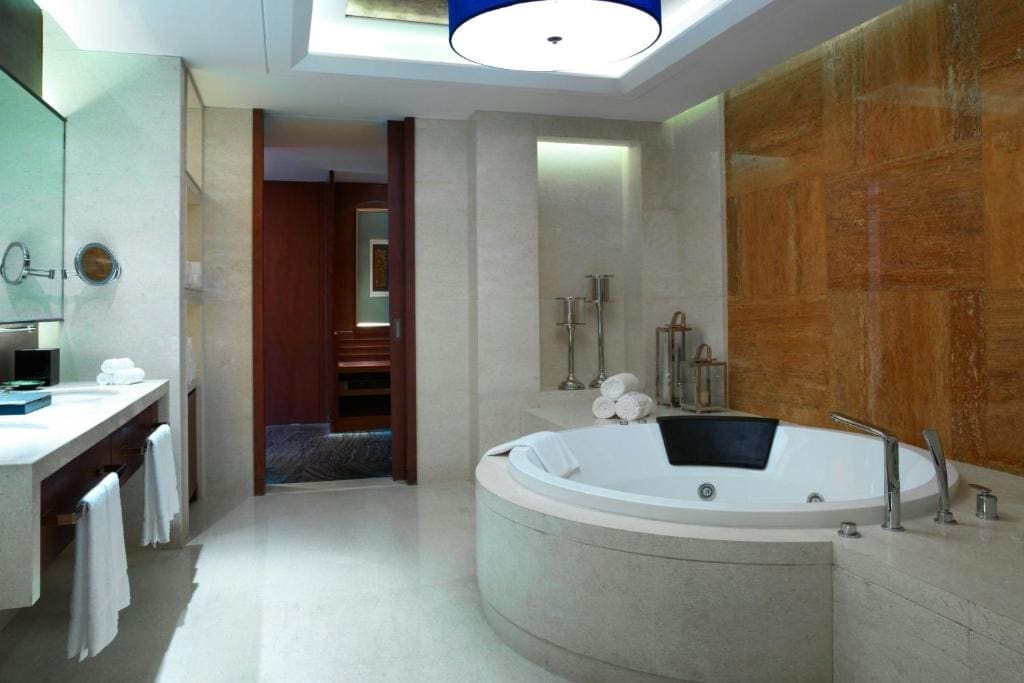 One-Bedroom Presidential Suite - Executive Lounge Access room - Image 1