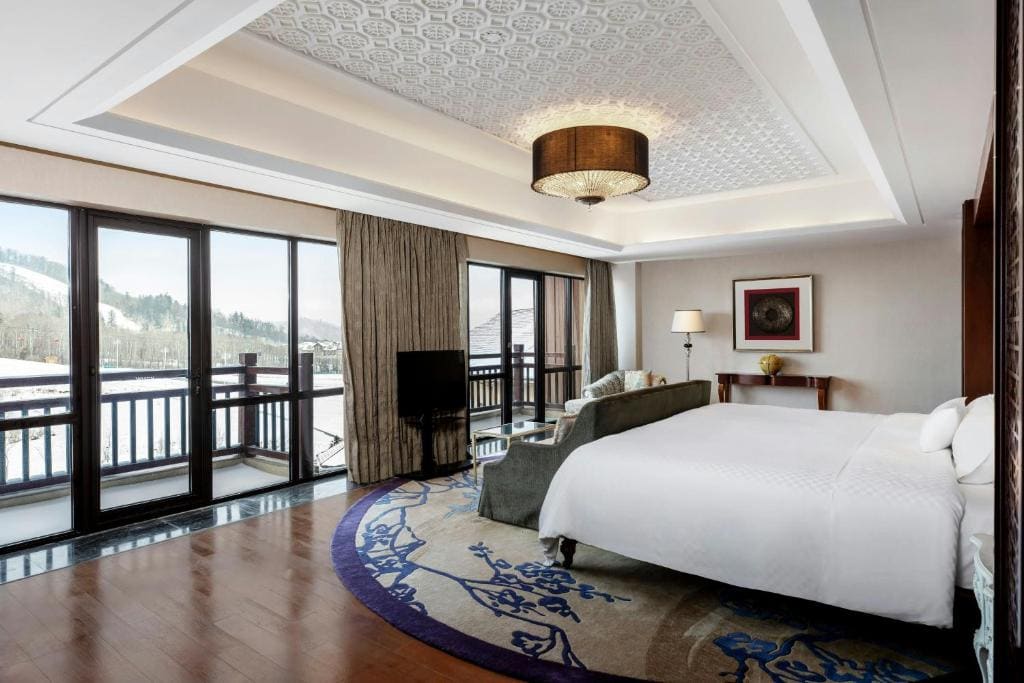 One-Bedroom Presidential Suite - Executive Lounge Access room - Image 3