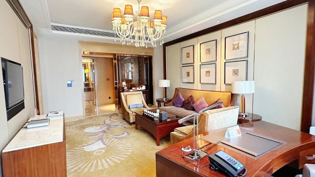 Executive Suite room - Image 3