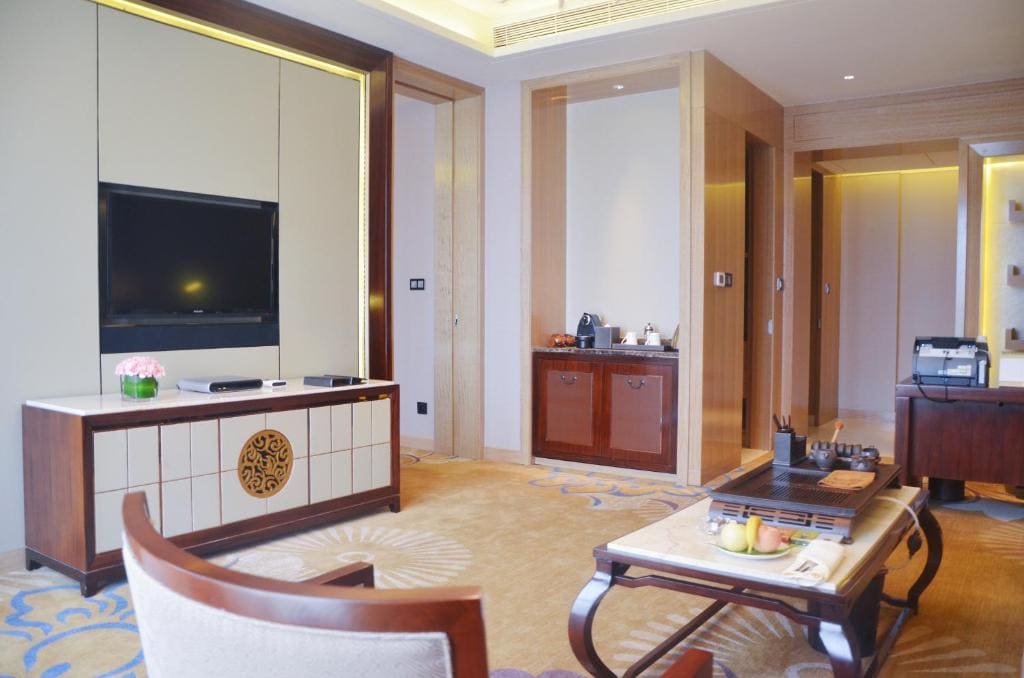 Deluxe Suite room - Image 3