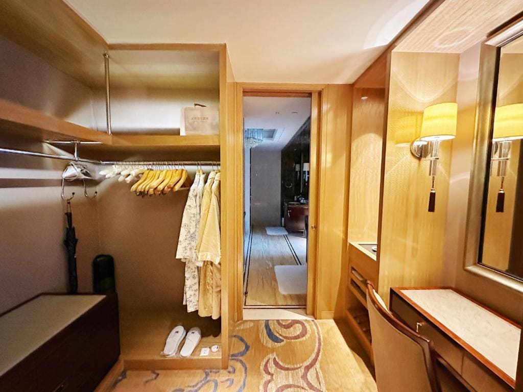 Deluxe Suite room - Image 2
