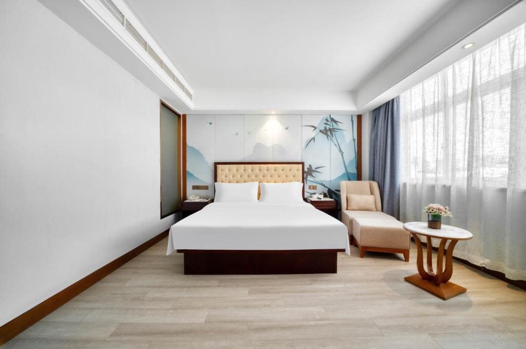 Deluxe King Room room - Image 2