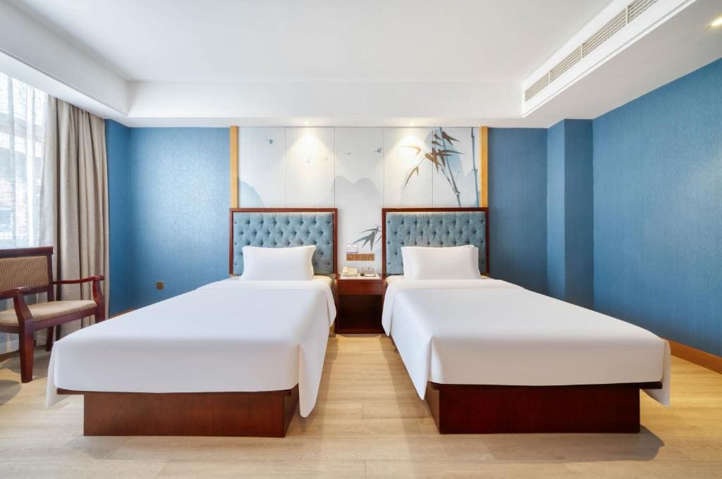 Deluxe Twin Room room - Image 2