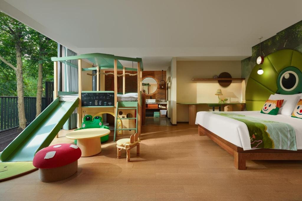 Guest room, 1 Queen or 1 Twin, Courtyard view room - Image 3