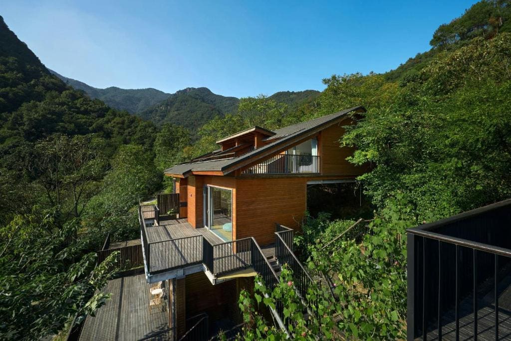 Two-Bedroom Suite with Mountain View room - Image 3