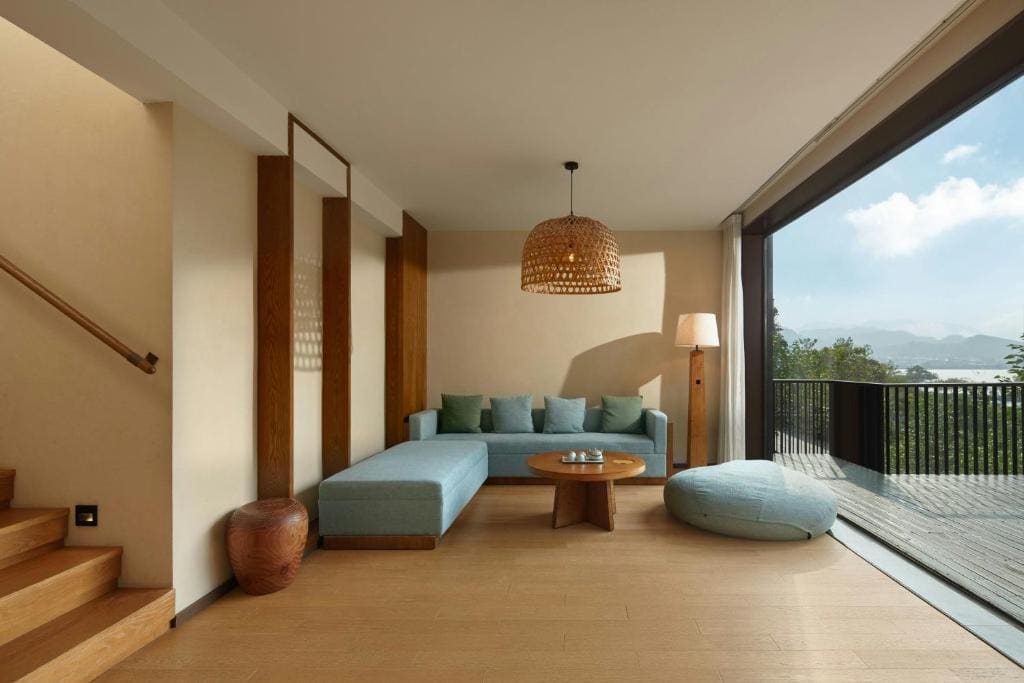 Two-Bedroom Suite with Mountain View room - Image 2