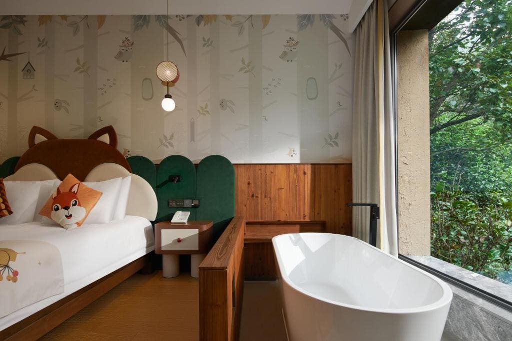 Suite, 1 Queen or 1 Twin, Sofa bed, Courtyard view room - Image 3