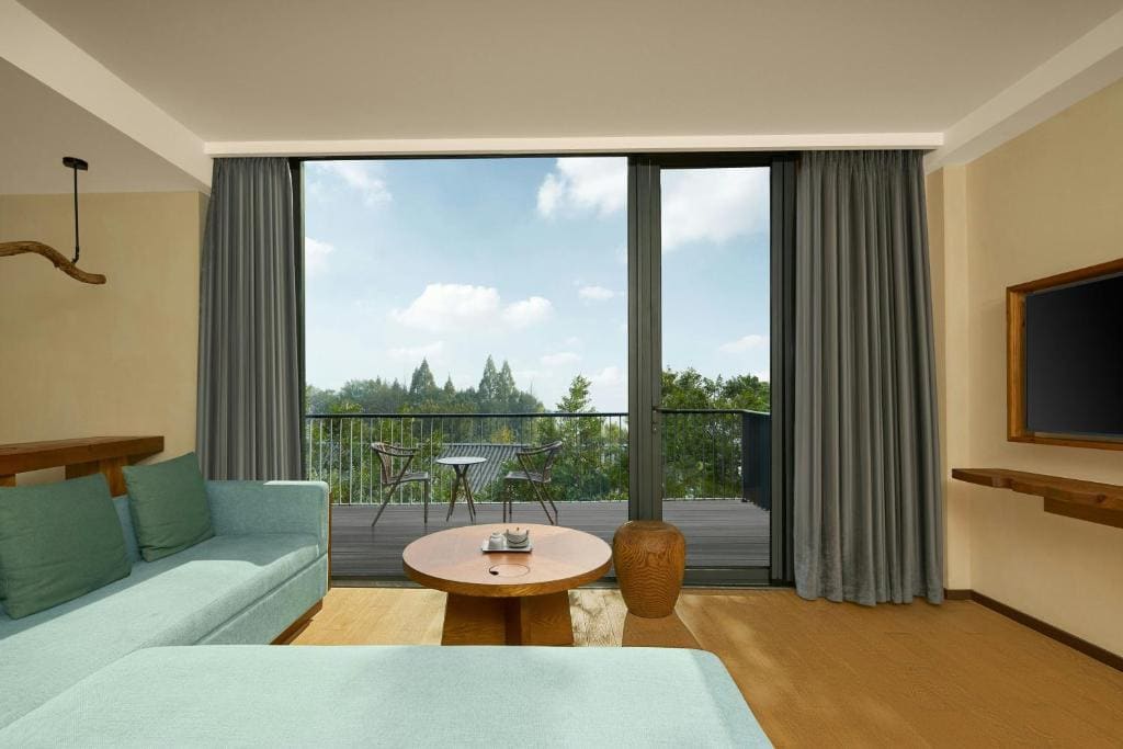 Queen Room with Sofa Bed and Mountain View room - Image 1