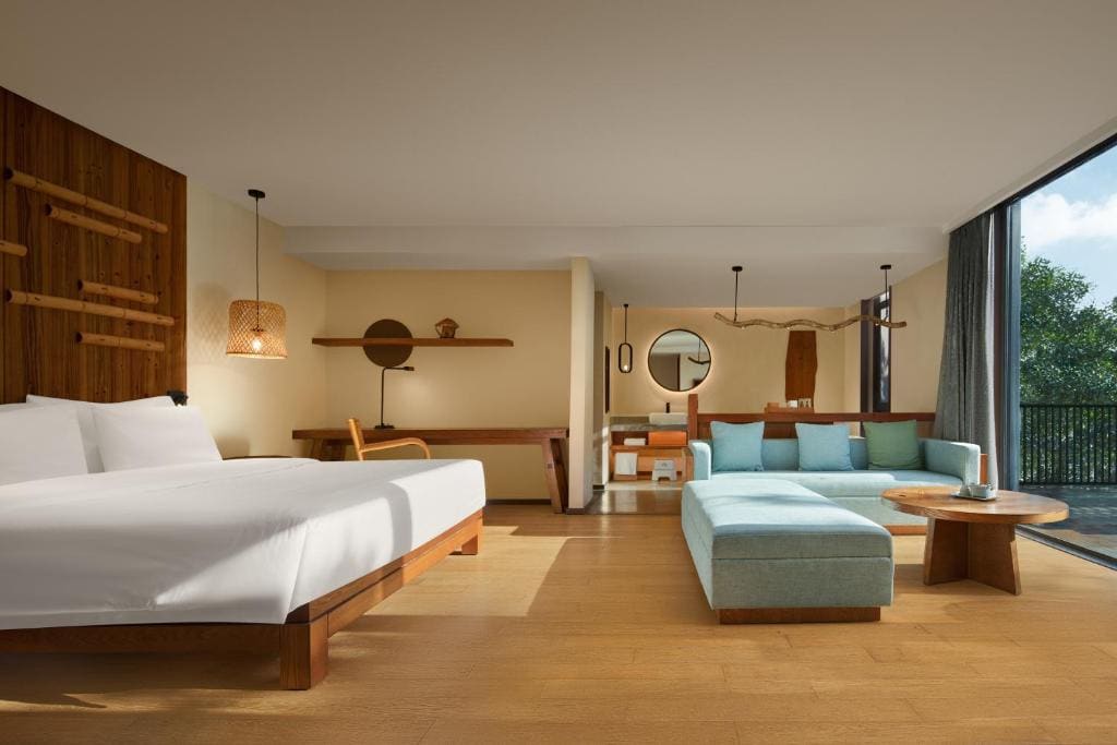 Queen Room with Sofa Bed and Mountain View room - Image 2