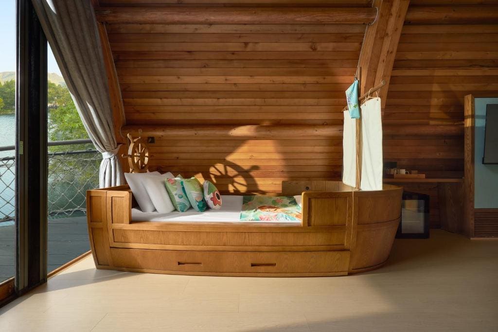 Suite, 1 Queen or 2 Twin, Sofa bed, Lake view room - Image 1