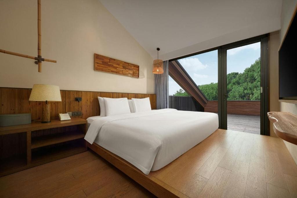 Two-Bedroom Suite with Mountain View room - Image 1