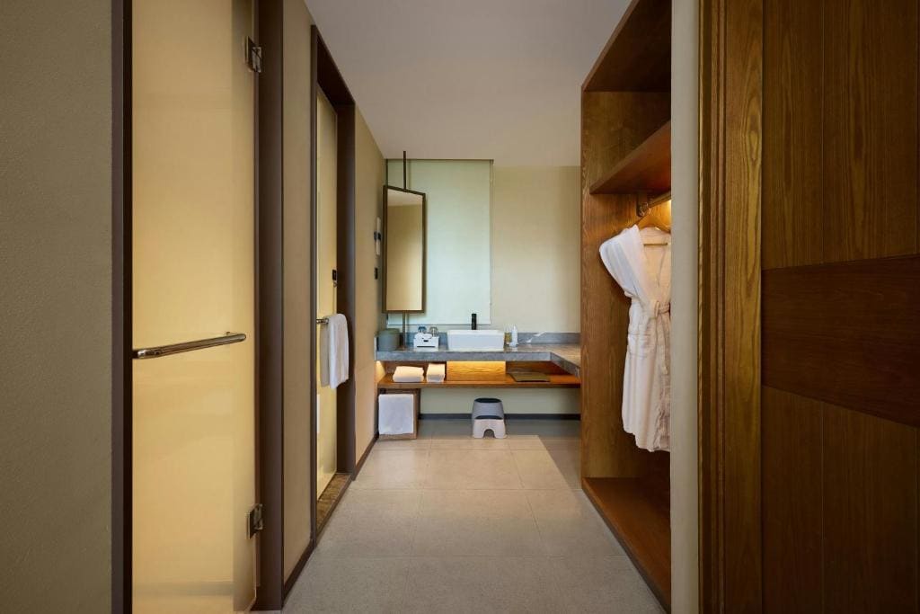 Two-Bedroom Villa with Lake View room - Image 3