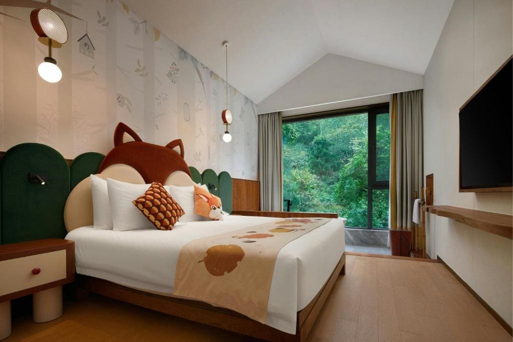 Suite, 1 Queen or 1 Twin, Sofa bed, Courtyard view room - Image 2