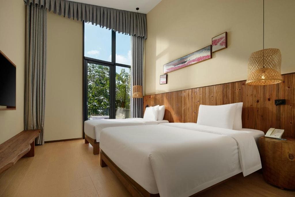 Two-Bedroom Villa with Lake View room - Image 2