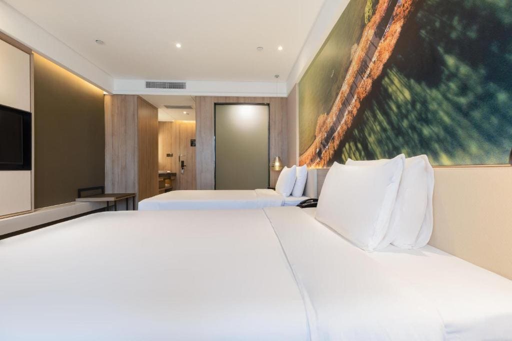 Deluxe Family Room room - Image 1