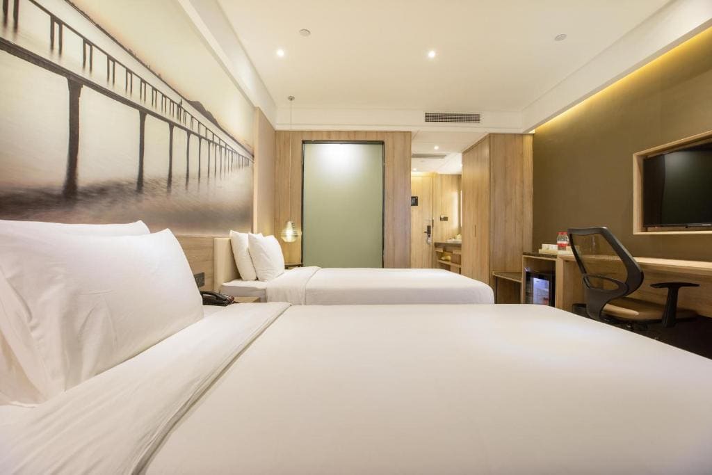Superior Twin Room room - Image 3