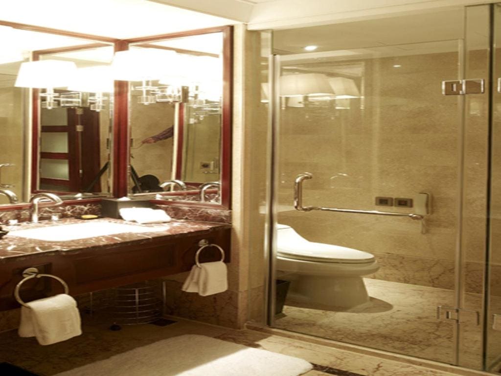 Superior Twin Room room - Image 3