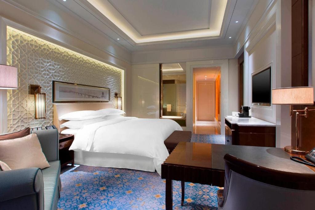 Deluxe King Room room - Image 1