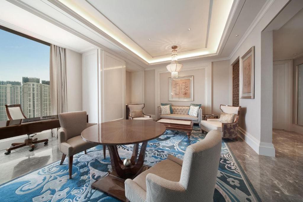 Club King Suite room - Image 3
